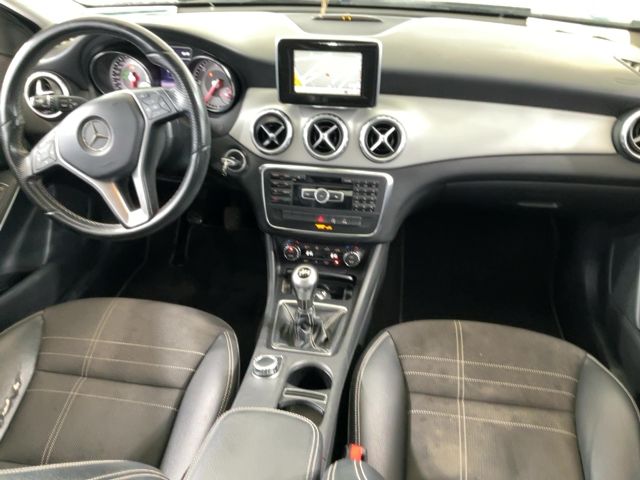 Mercedes-Benz GLA-Klasse GLA 200 d Urban — zdjęcie 12