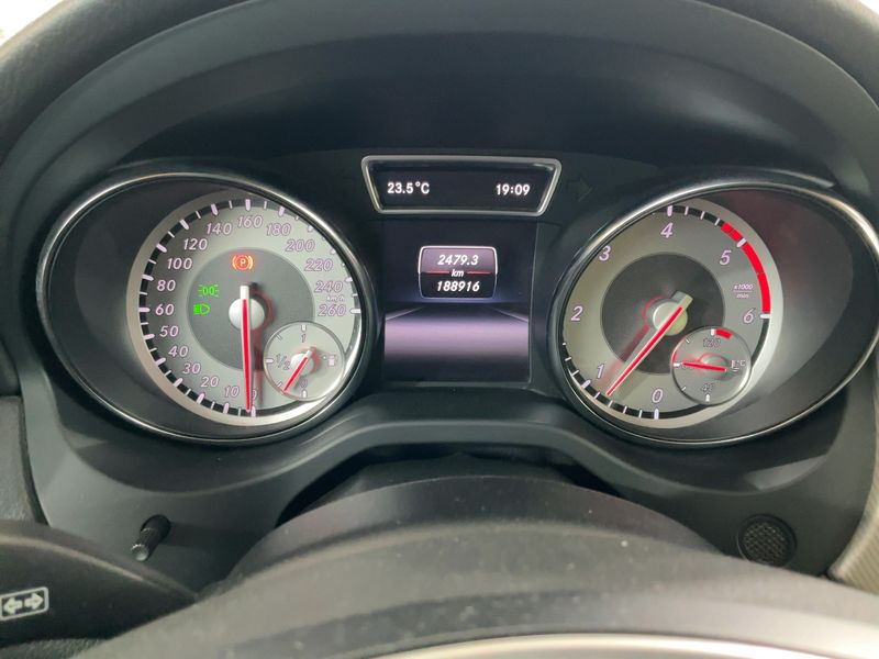 Mercedes-Benz GLA-Klasse GLA 200 d Urban — zdjęcie 13