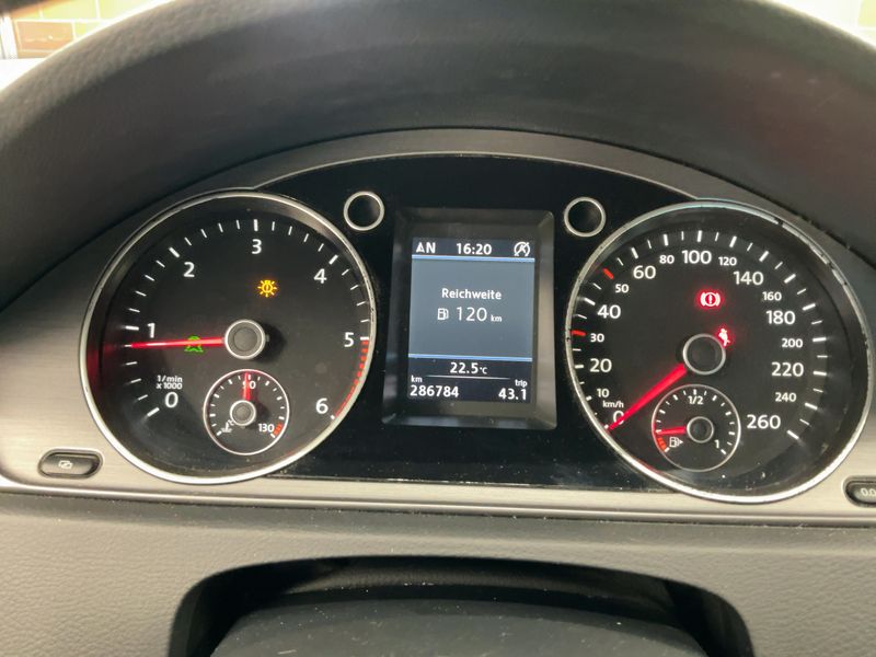 Volkswagen Passat 2.0 TDI Comfortline BlueTDI — zdjęcie 13