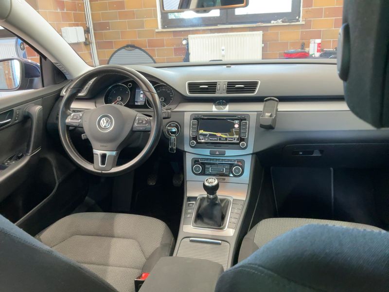 Volkswagen Passat 2.0 TDI Comfortline BlueTDI — zdjęcie 12