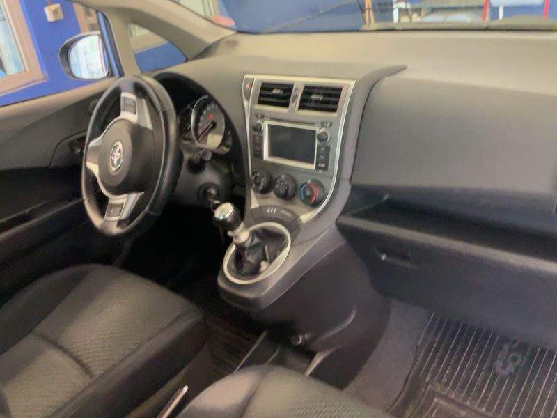 Toyota Verso-S 1.33 Dual VVT-i Life — zdjęcie 12