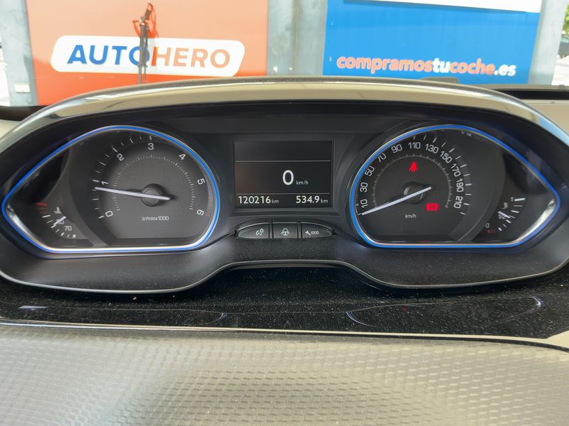 Peugeot 2008 1.6 e-HDi Allure 2014 – снимка 18