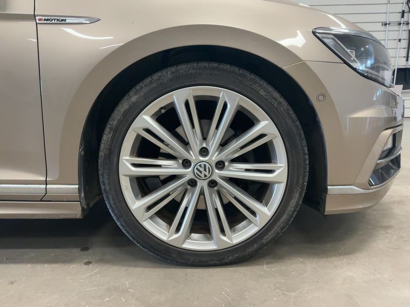Volkswagen Passat 2.0 TDI Highline 4Motion BlueMotion Tech 2016 – снимка 11