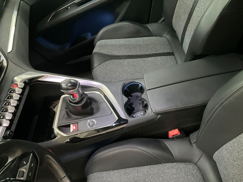 Peugeot 3008 1.5 Blue-HDi Allure 2018 – снимка 22
