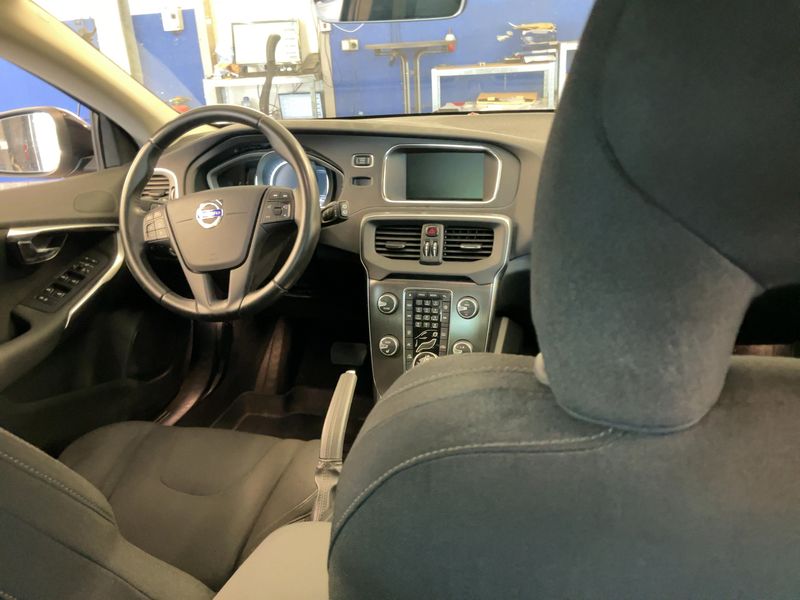 Volvo V40 1.5 You! — zdjęcie 12