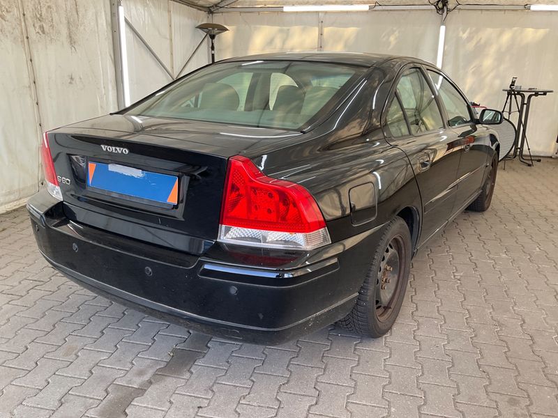 Volvo S60 2.4 Momentum — zdjęcie 2