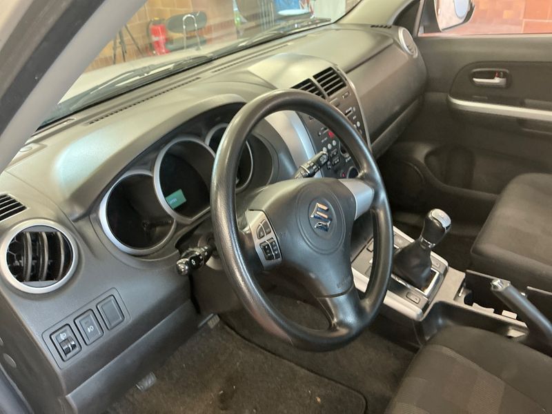Suzuki Grand Vitara 2.4 VVT Club 2009 – снимка 35