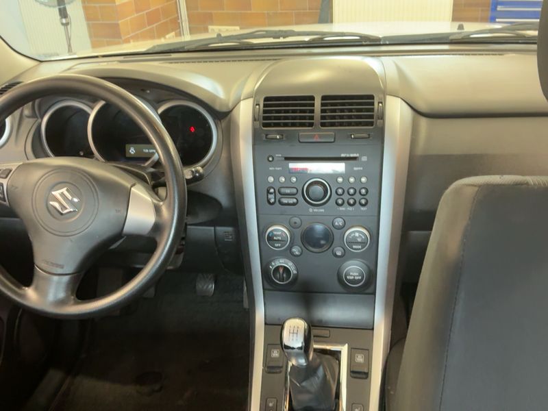 Suzuki Grand Vitara 2.4 VVT Club — zdjęcie 12