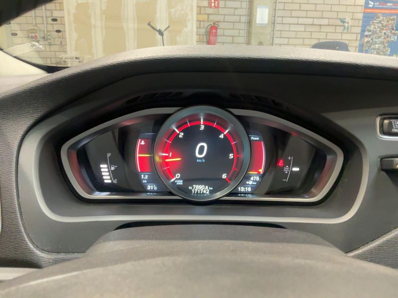 Volvo V40 Cross Country 2.0 D3 You! 2015 – снимка 19