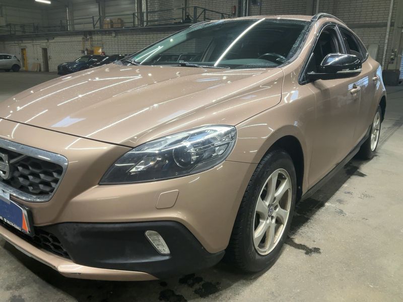 Volvo V40 Cross Country 2.0 D3 You! 2015 – снимка 2