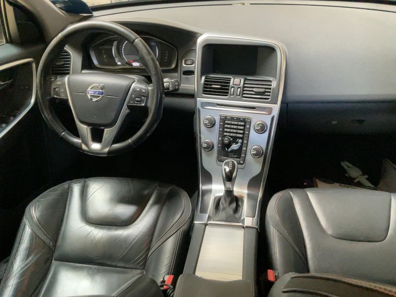 Volvo XC60 2.0 D3 Ocean Race 2WD — zdjęcie 12