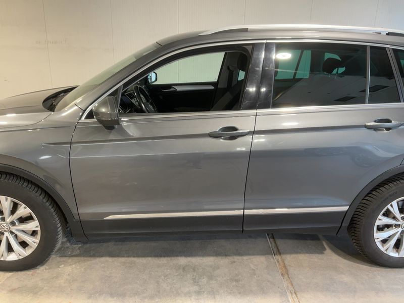 Volkswagen Tiguan 1.6 TDI Business BlueMotion Tech — zdjęcie 4