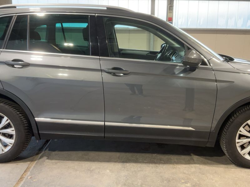 Volkswagen Tiguan 1.6 TDI Business BlueMotion Tech — zdjęcie 7