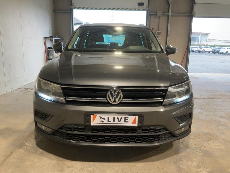 Volkswagen Tiguan 1.6 TDI Business BlueMotion Tech — zdjęcie 9