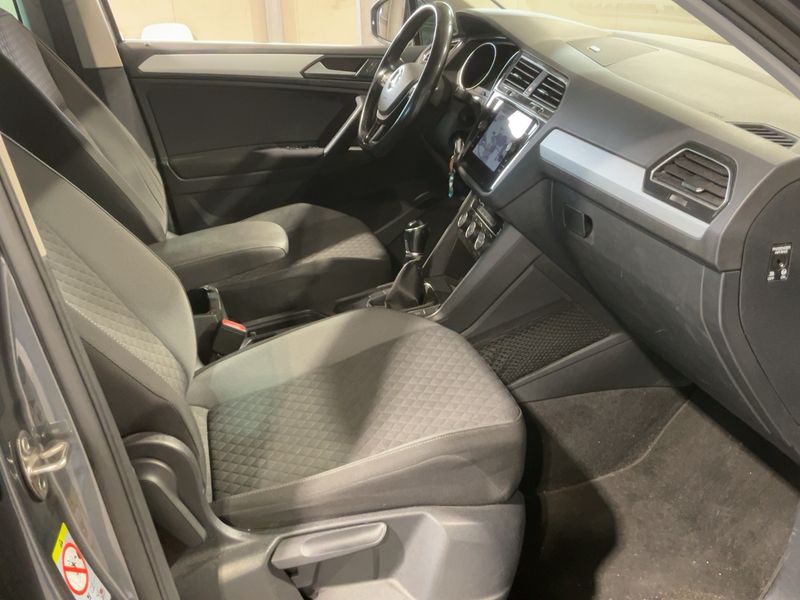 Volkswagen Tiguan 1.6 TDI Business BlueMotion Tech — zdjęcie 11