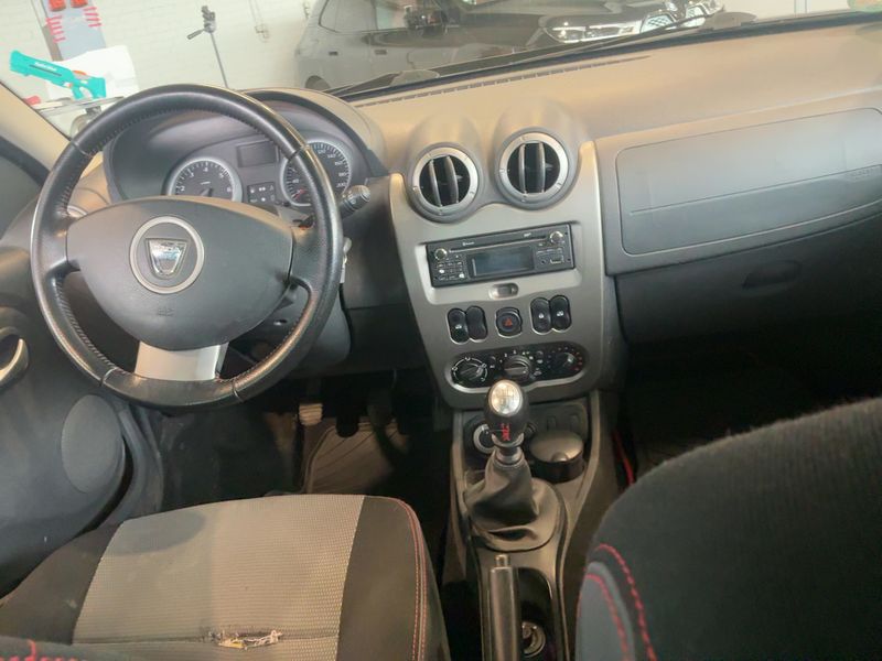Dacia Duster 1.5 dCi Laureate 4x4 — zdjęcie 12