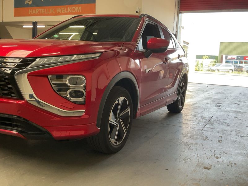 Mitsubishi Eclipse Cross 2.4 Plug-in Hybrid Intense — zdjęcie 2