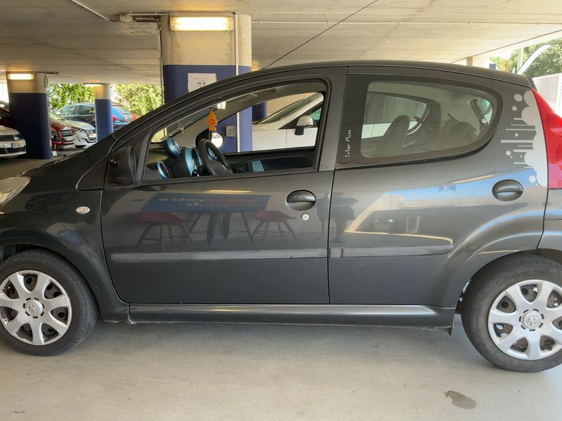 Peugeot 107 1.0 Urban Move — zdjęcie 4