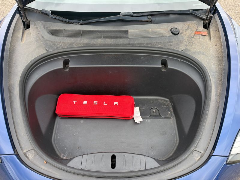 Tesla Model 3 Standard Range Plus — zdjęcie 8