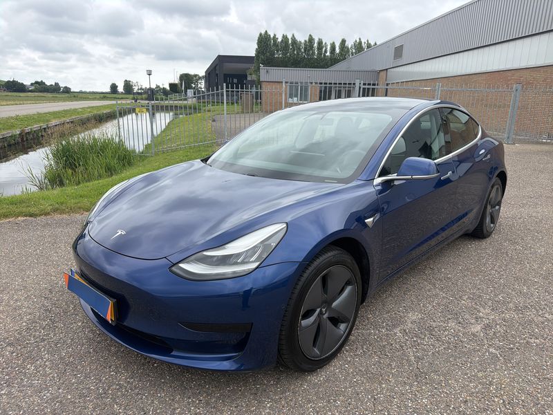 Tesla Model 3 Standard Range Plus — zdjęcie 2