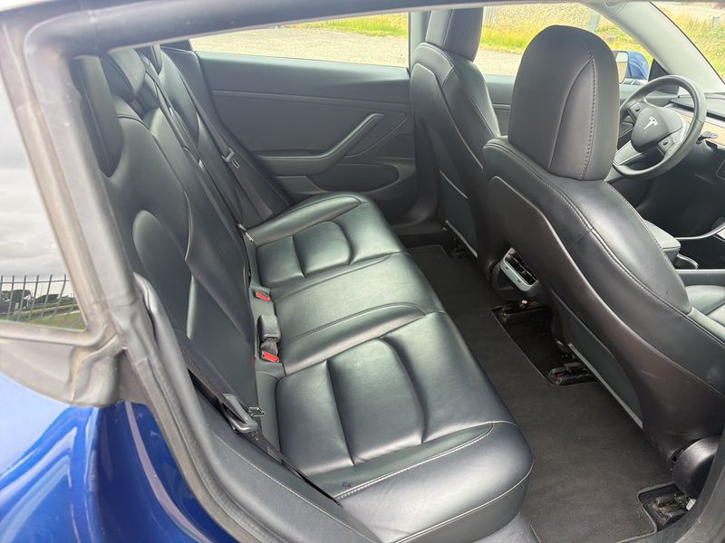 Tesla Model 3 Standard Range Plus — zdjęcie 14