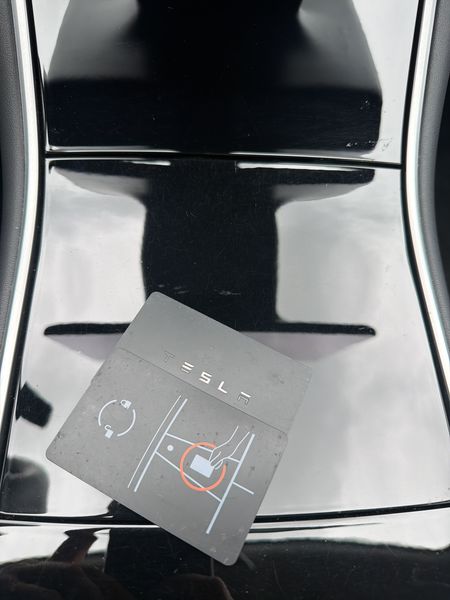Tesla Model 3 Standard Range Plus — zdjęcie 16