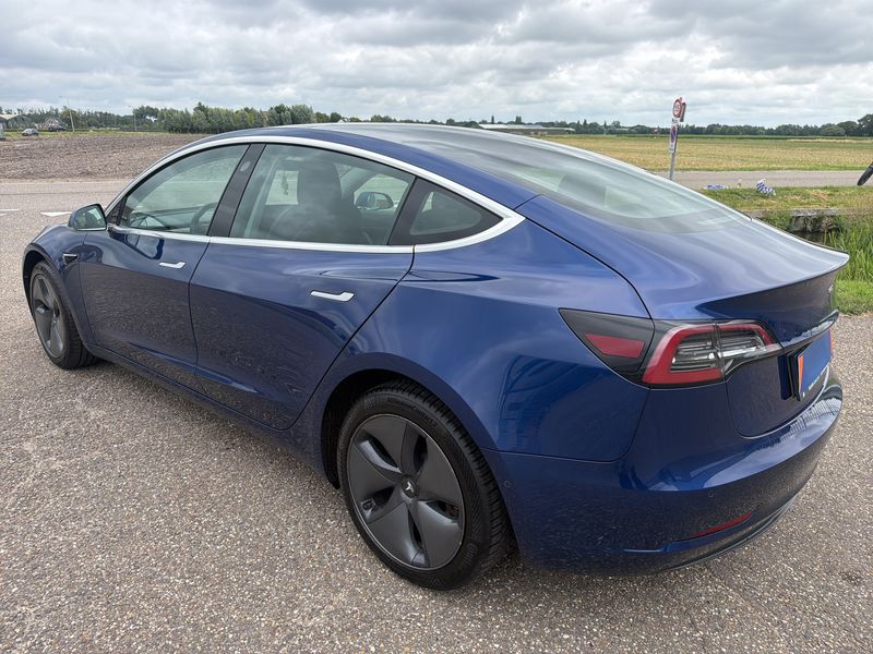 Tesla Model 3 Standard Range Plus — zdjęcie 3