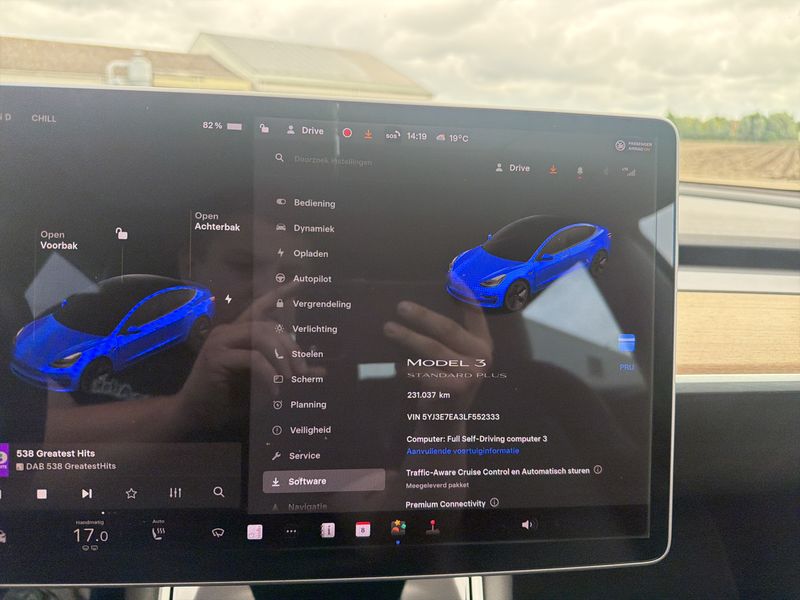 Tesla Model 3 Standard Range Plus — zdjęcie 12
