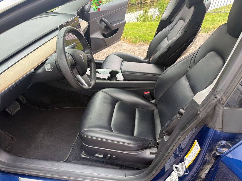Tesla Model 3 Standard Range Plus — zdjęcie 18