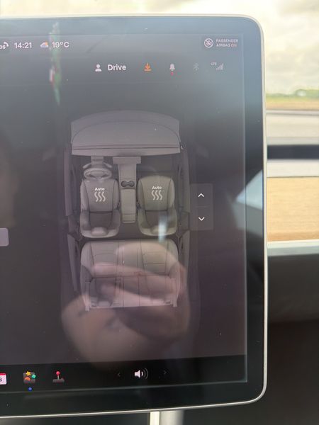 Tesla Model 3 Standard Range Plus — zdjęcie 15