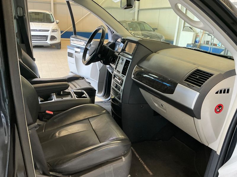 Chrysler Grand Voyager 2.8 CRD Limited — zdjęcie 3