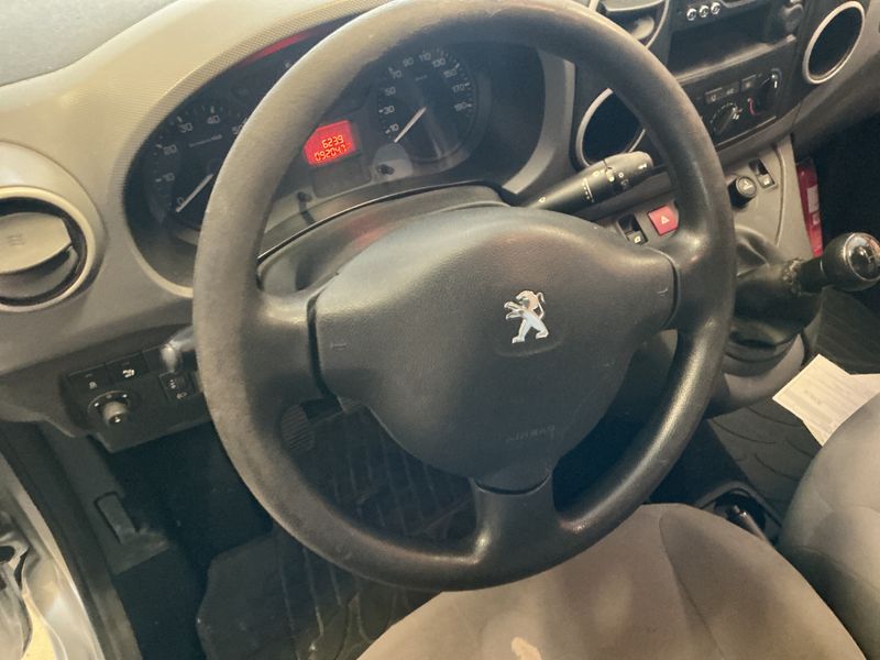 Peugeot Partner 1.6 HDi L2 Komfort 2015 – снимка 33