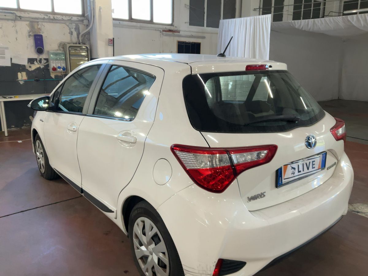 Toyota Yaris 1.5 Hybrid Active - Immagine 2