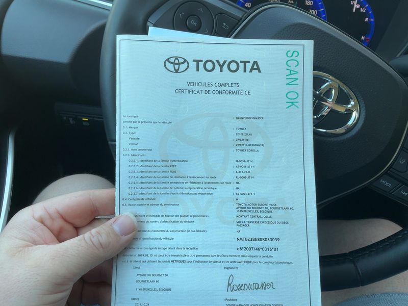 Toyota Corolla 1.8 Hybrid Comfort — zdjęcie 16