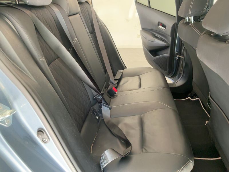 Toyota Corolla 1.8 Hybrid Comfort — zdjęcie 14