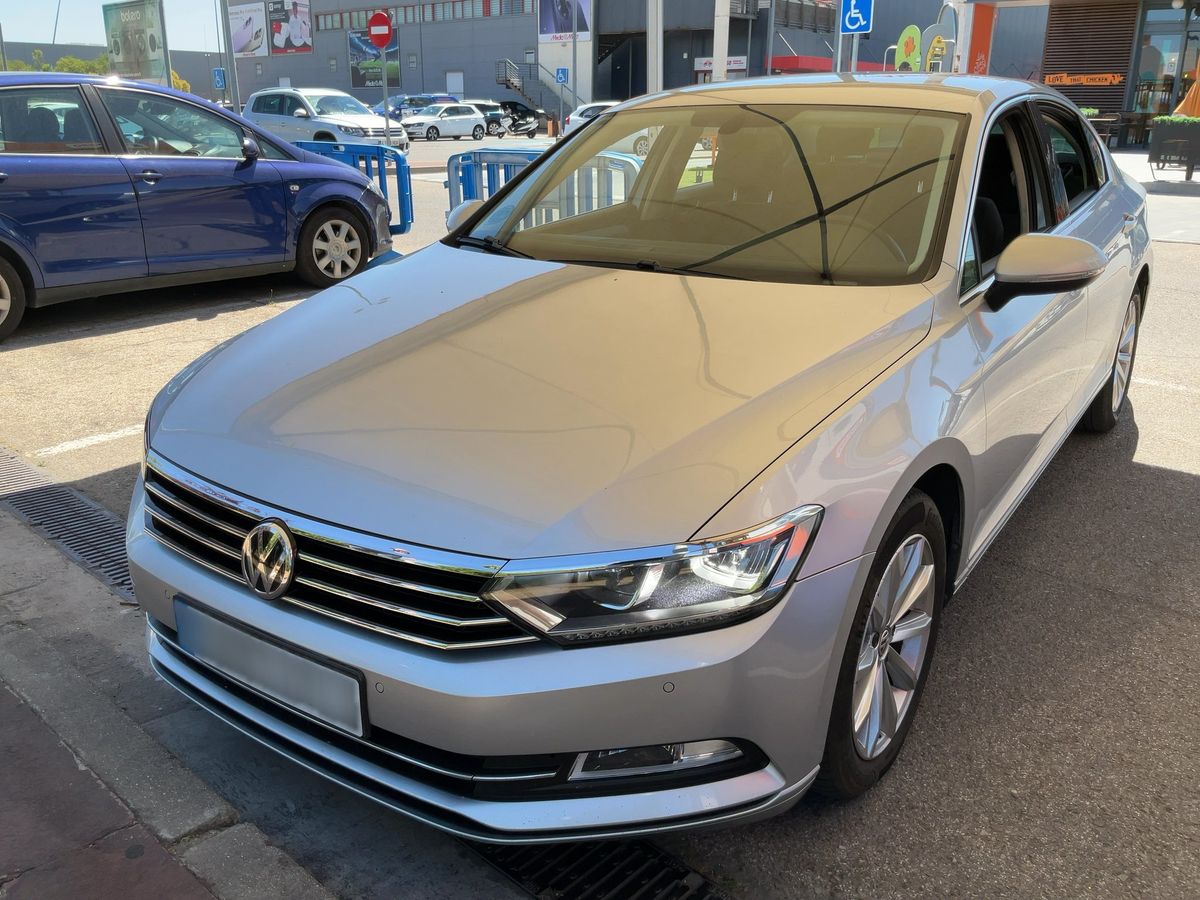 Volkswagen Passat 2018 — photo 1