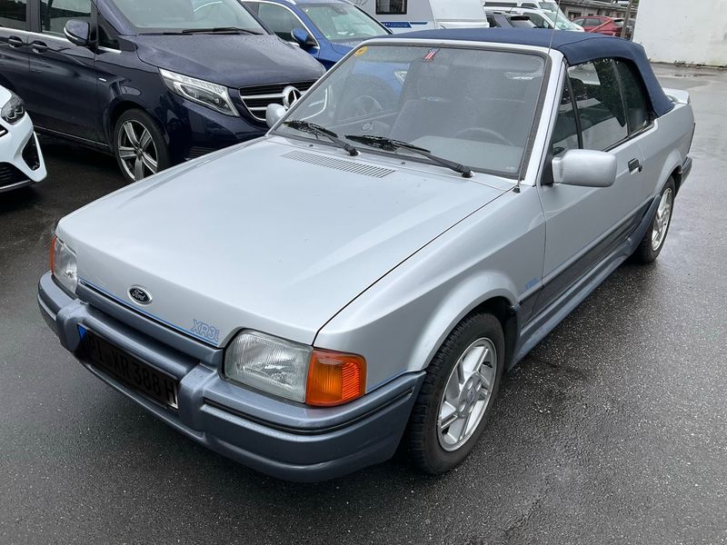 Ford Escort 1.6 Zweifarben