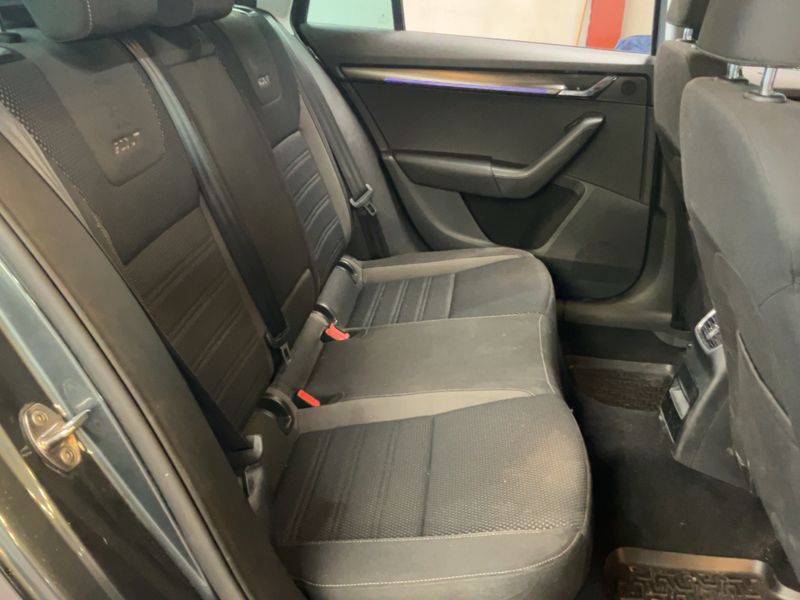 Skoda Octavia 2.0 TDI Scout 4x4 — zdjęcie 14