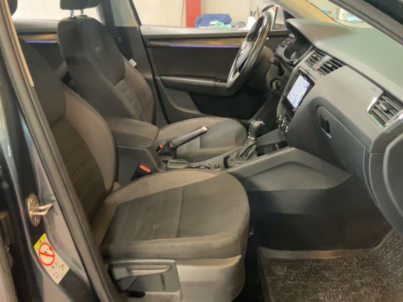Skoda Octavia 2.0 TDI Scout 4x4 — zdjęcie 11