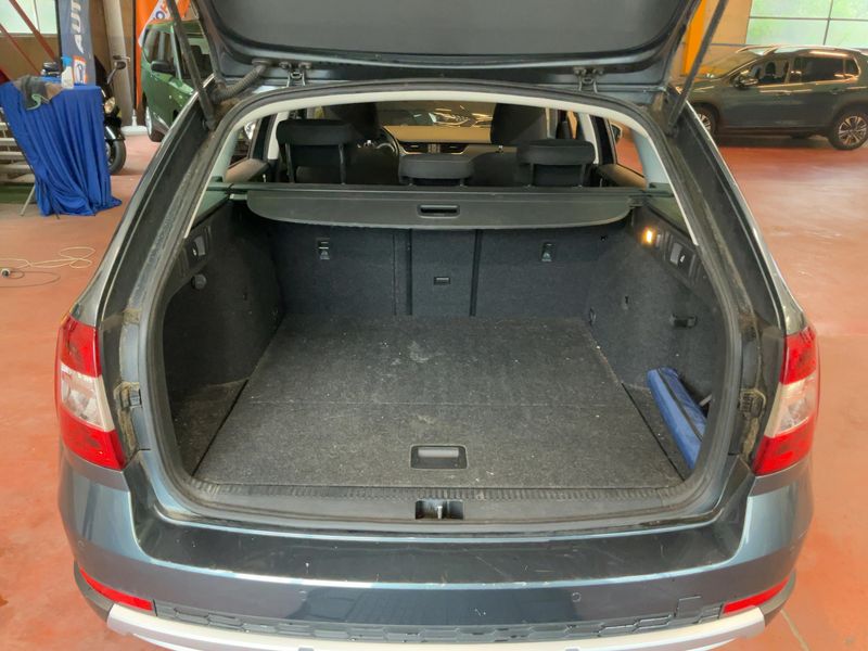 Skoda Octavia 2.0 TDI Scout 4x4 — zdjęcie 10