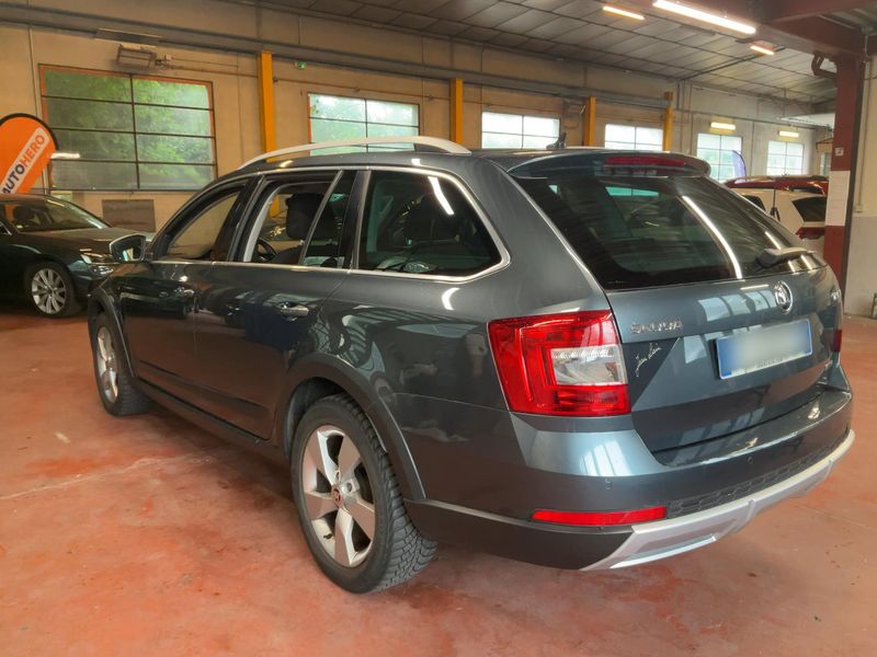Skoda Octavia 2.0 TDI Scout 4x4 — zdjęcie 3