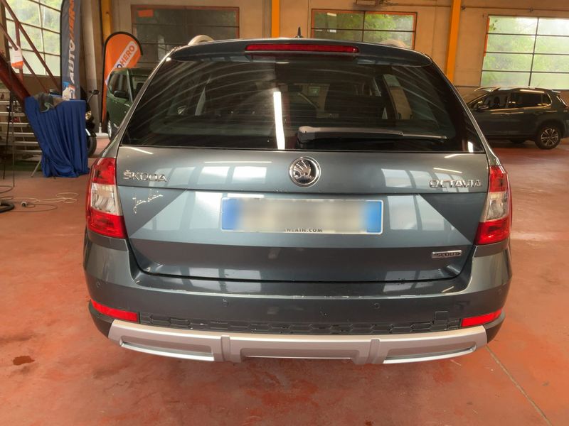 Skoda Octavia 2.0 TDI Scout 4x4 — zdjęcie 5
