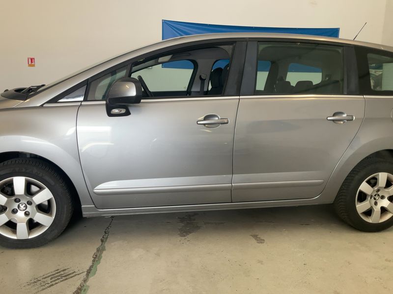 Peugeot 5008 1.6 Blue-HDi Active — zdjęcie 4