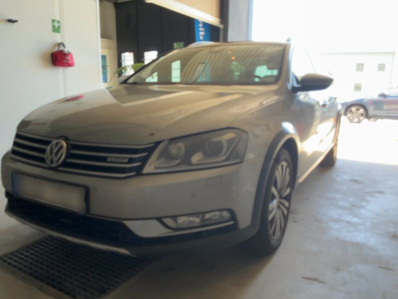 Volkswagen Passat 2.0 TDI 4Motion BlueMotion Tech 2012 – снимка 1
