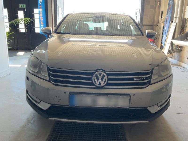 Volkswagen Passat 2.0 TDI 4Motion BlueMotion Tech 2012 – снимка 14