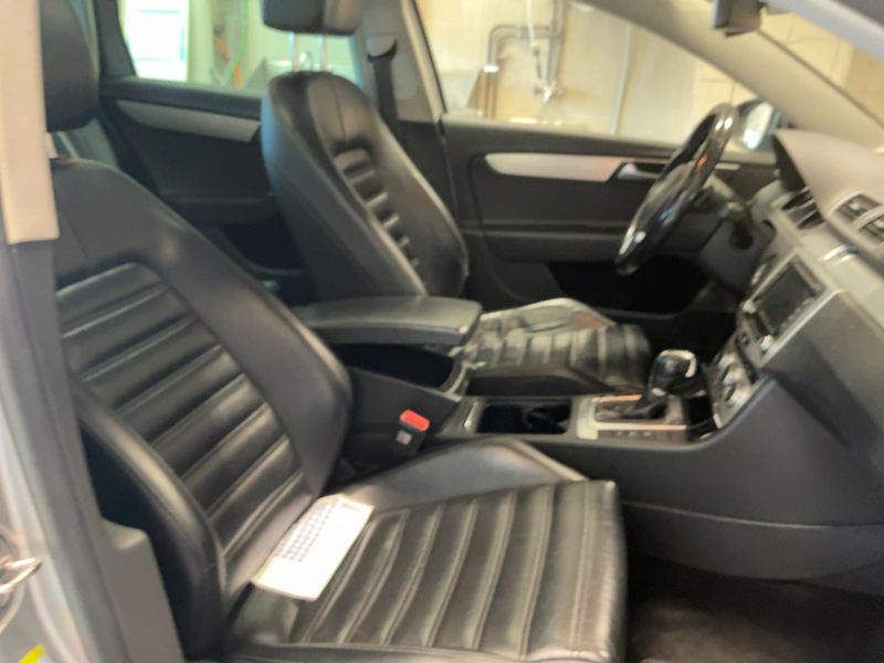 Volkswagen Passat 2.0 TDI 4Motion BlueMotion Tech 2012 – снимка 16