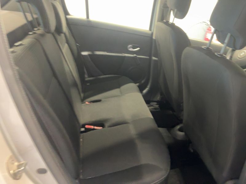 Renault Clio 1.5 dCi Dynamique — zdjęcie 14