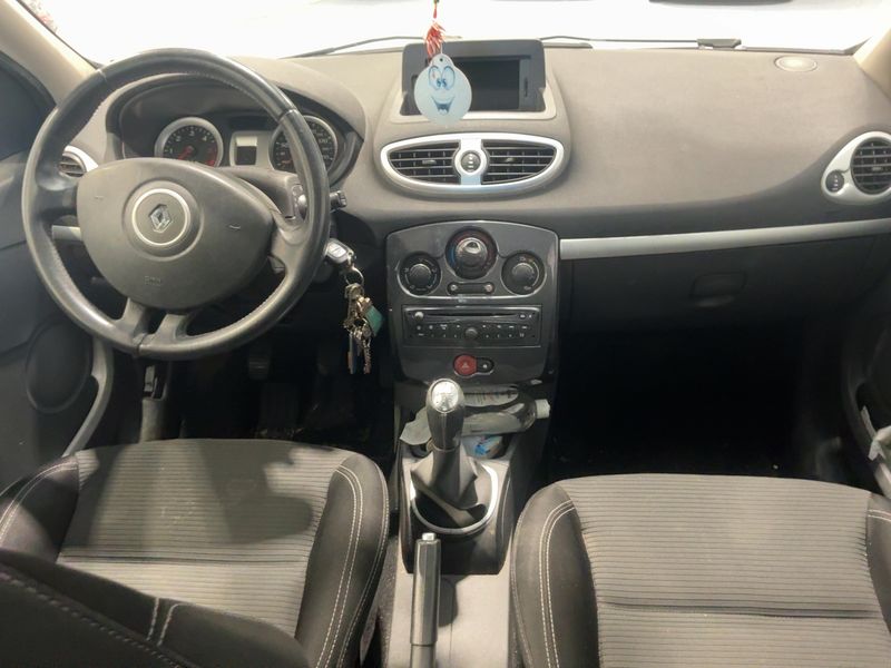 Renault Clio 1.5 dCi Dynamique — zdjęcie 12