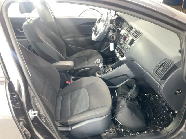 Kia Rio 1.2 Titan — zdjęcie 11
