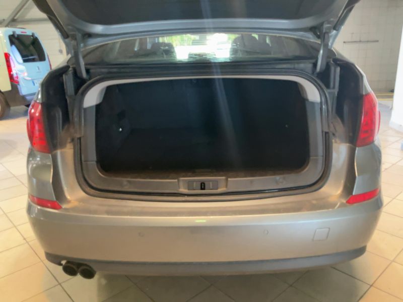 BMW 5er 530d GT xDrive 2011 – снимка 15